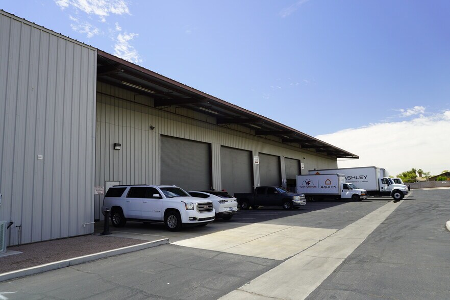 More Photos Of 3052 S Avenue B, Yuma Showroom For Lease