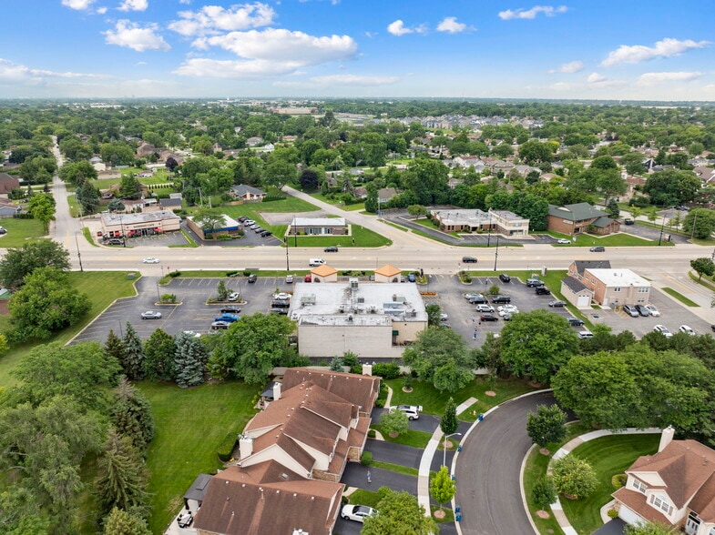 More Photos Of 980 W Lake St, Addison Restaurant For Sale