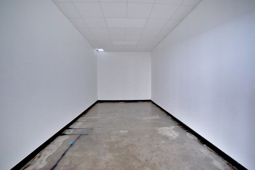 More Photos Of 11130 Gulf Fwy, Houston Unknown For Lease