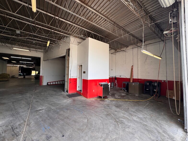 More Photos Of 4001 Bruhin Rd, Knoxville Warehouse For Sale