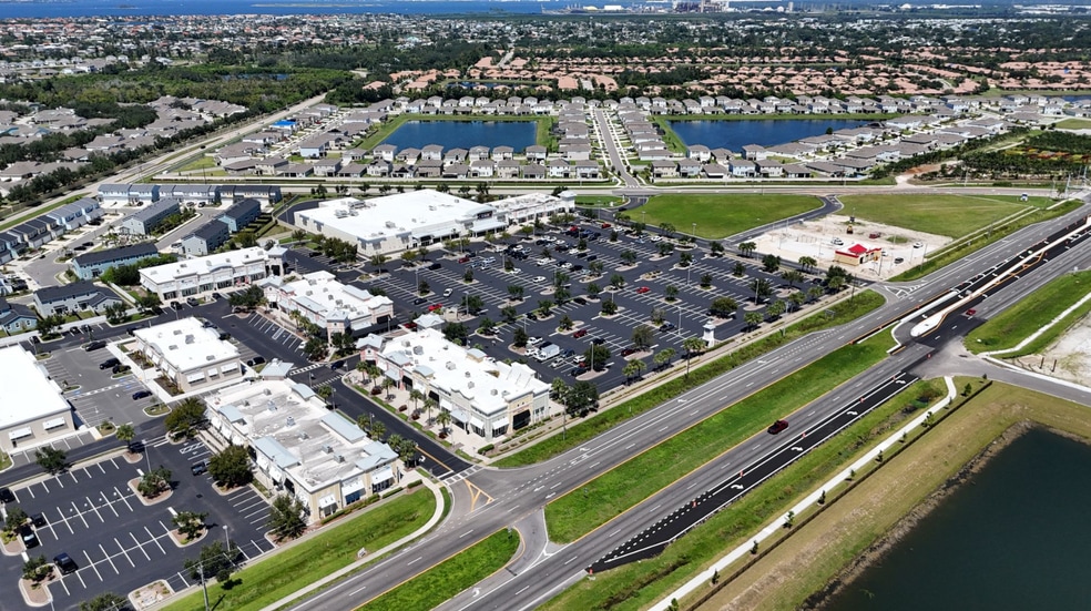 More Photos Of 2527 Harbor Village Lane, Apollo Beach General Retail For Lease