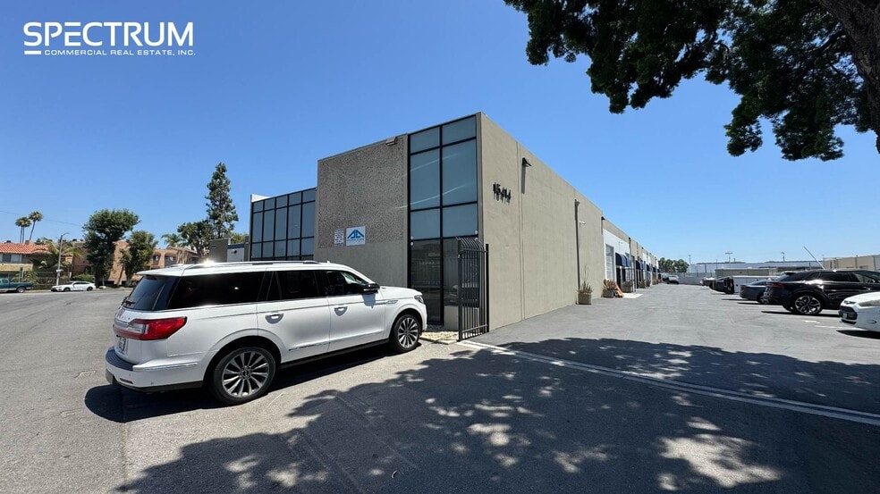 Primary Photo Of 15414 Cabrito Rd, Van Nuys Manufacturing For Lease