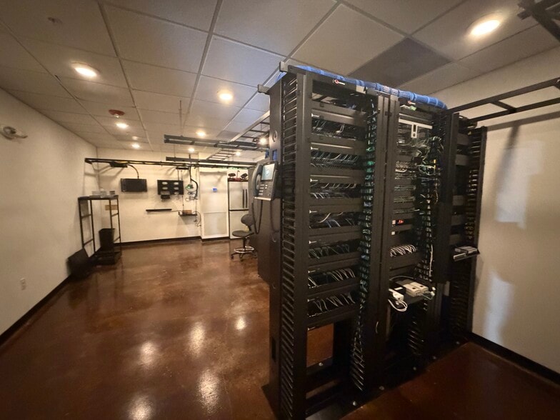 More Photos Of 12120 Metro Pky, Fort Myers Warehouse For Sale