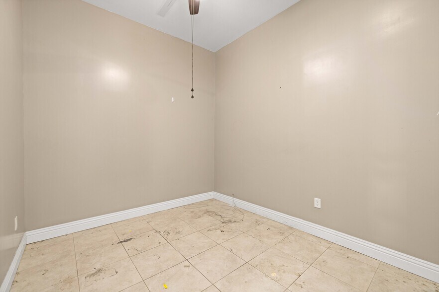 More Photos Of 307 W Avenue I, Lancaster Service For Sale