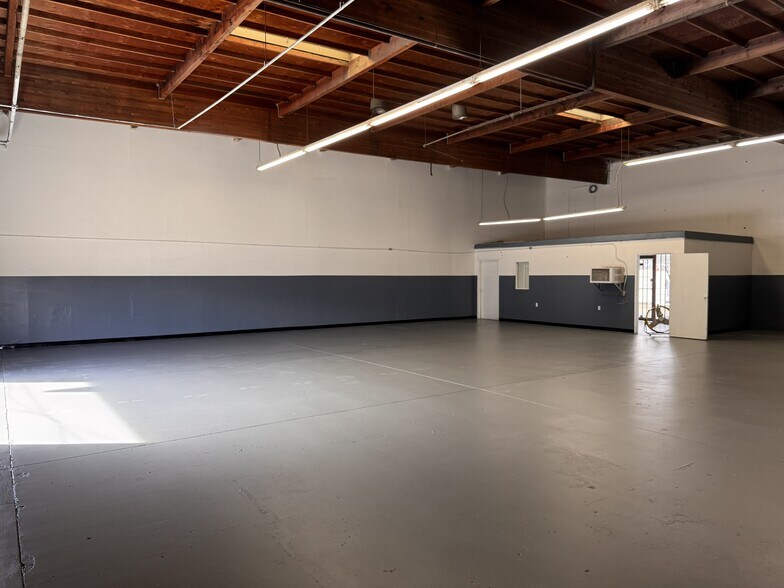More Photos Of 1022 W Gladstone St, Azusa Industrial For Lease