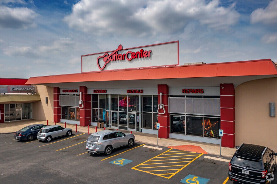 More Photos Of 7311-7327 San Pedro Ave, San Antonio Storefront For Lease