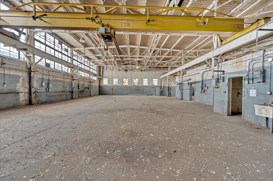 More Photos Of 8837 Lyndon St, Detroit Warehouse For Sale