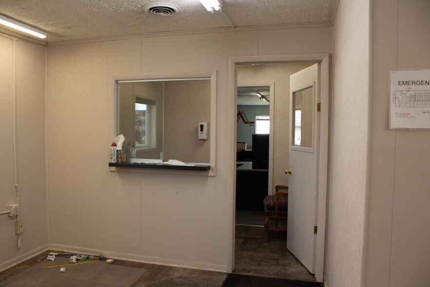 More Photos Of 645 Bellefontaine Ave, Marion Light Distribution For Sale