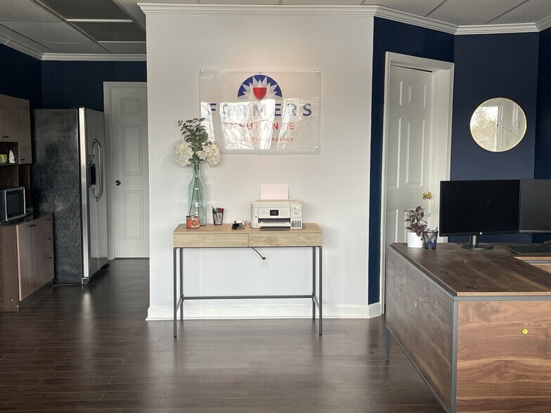 More Photos Of 5200-5204 Kingston Pike, Knoxville Unknown For Lease