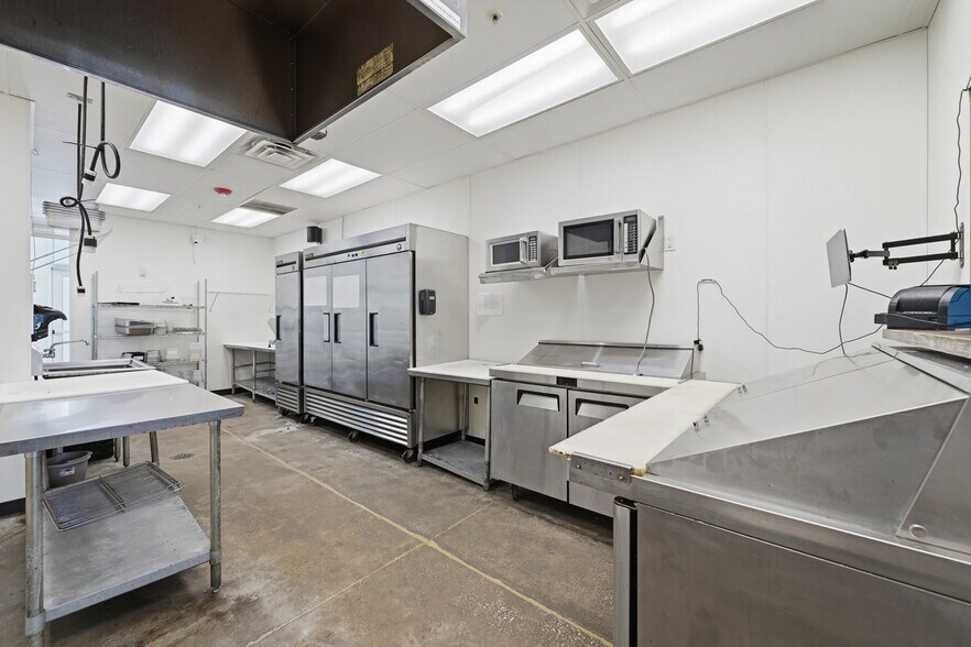 More Photos Of 98-118 Front St, Berea Dormitory For Lease