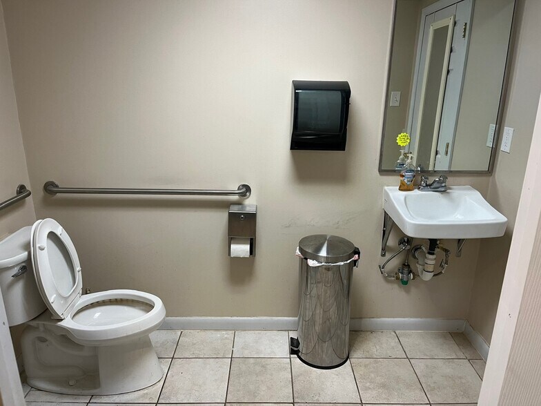 More Photos Of 800 Bowleys Quarters Rd, Middle River Bar For Sale