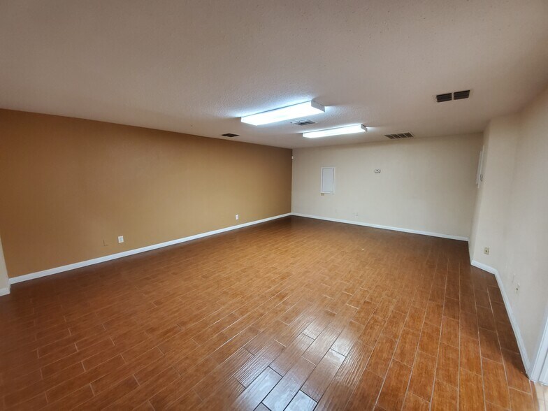 More Photos Of 5930 Lookout Bnd, San Antonio Warehouse For Lease