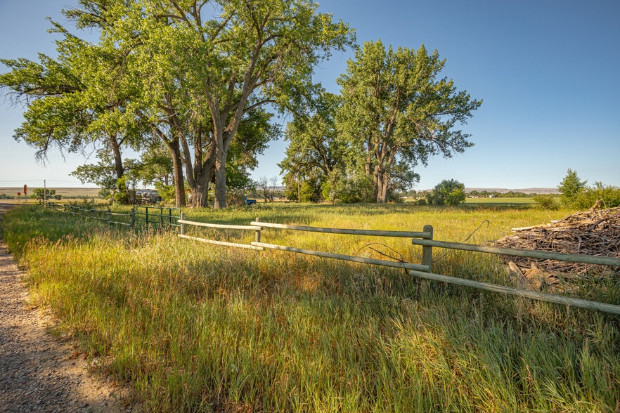 More Photos Of 13899 MT HIGHWAY 200 Hwy, Sun River Bar For Sale