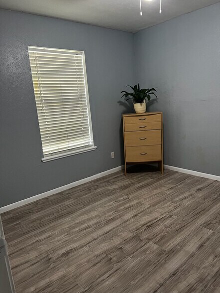 More Photos Of 1710 Patricia Ln, Missouri City Assisted Living For Sale
