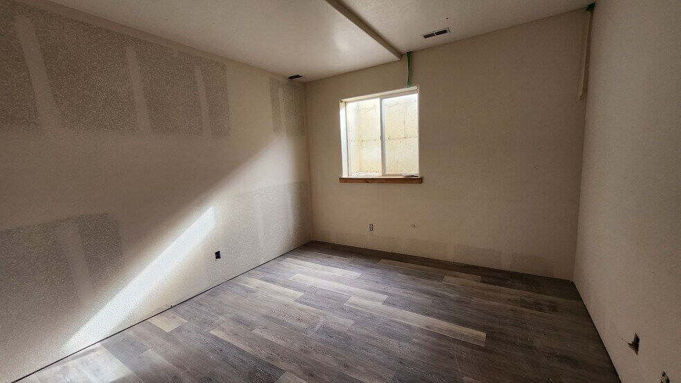 More Photos Of 1600 E Lincoln Rd, Idaho Falls Office For Lease