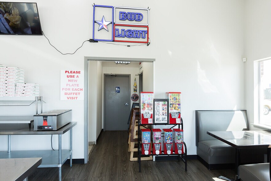 More Photos Of 1140 Kermit St, Plainview Restaurant For Sale