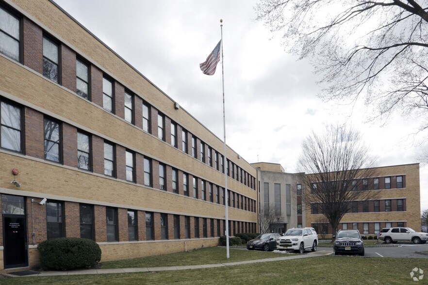 More Photos Of 614 Frelinghuysen Ave, Newark Office For Lease