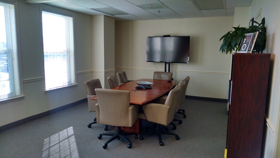 More Photos Of 601 7th St, Laurel Office For Lease