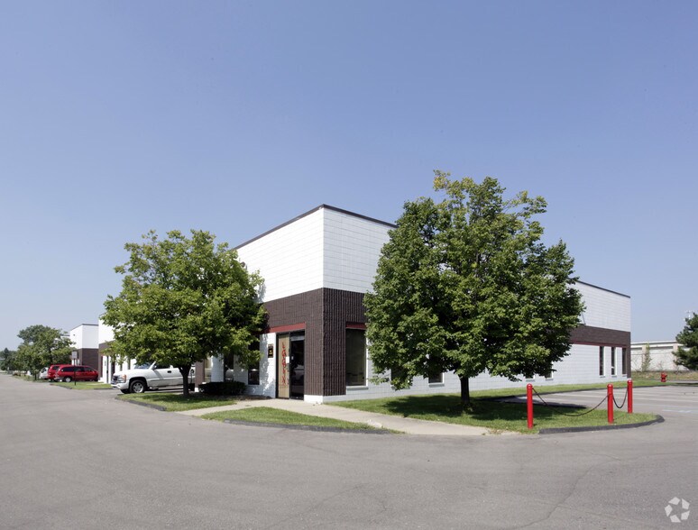 More Photos Of 11900-11950 Farmington Rd, Livonia Warehouse For Lease