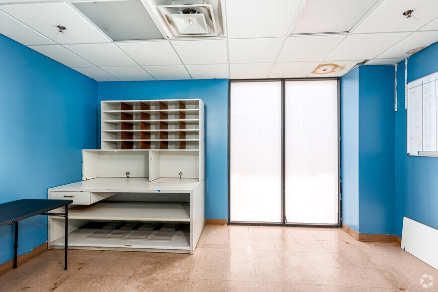 More Photos Of 4464 W Plano Pky, Plano Auto Repair For Lease