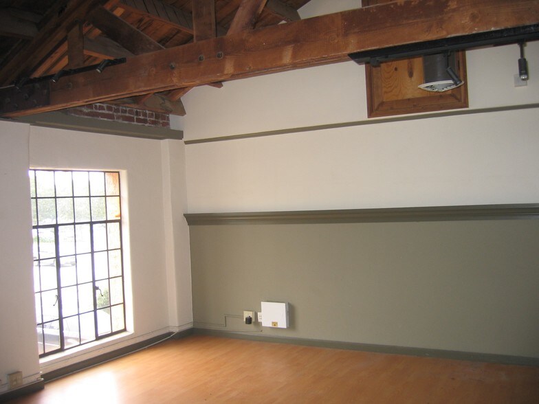 More Photos Of 135 W Foothill Blvd, Monrovia Storefront Retail Office For Lease