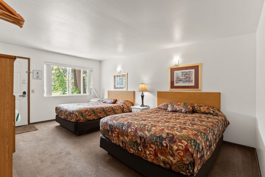 More Photos Of 8612 Washington 31 Hwy, Metaline Hotel For Sale