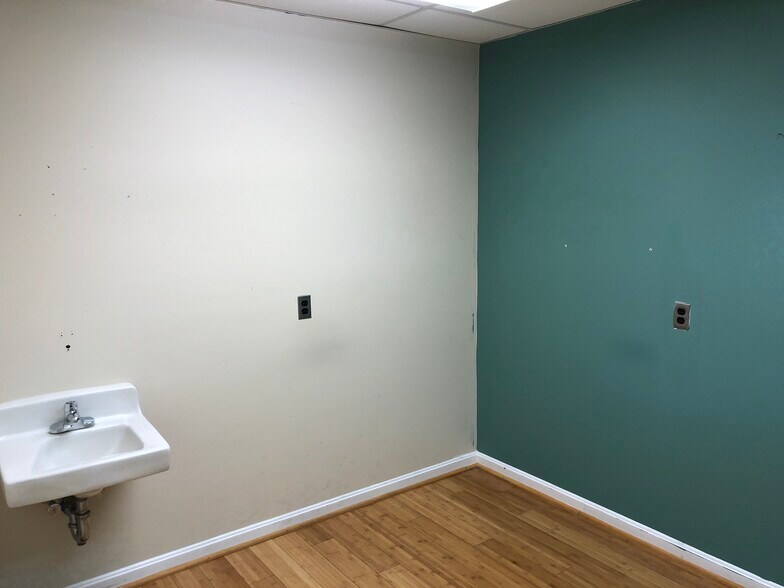 More Photos Of 611 S Carlin Springs Rd, Arlington Medical For Lease