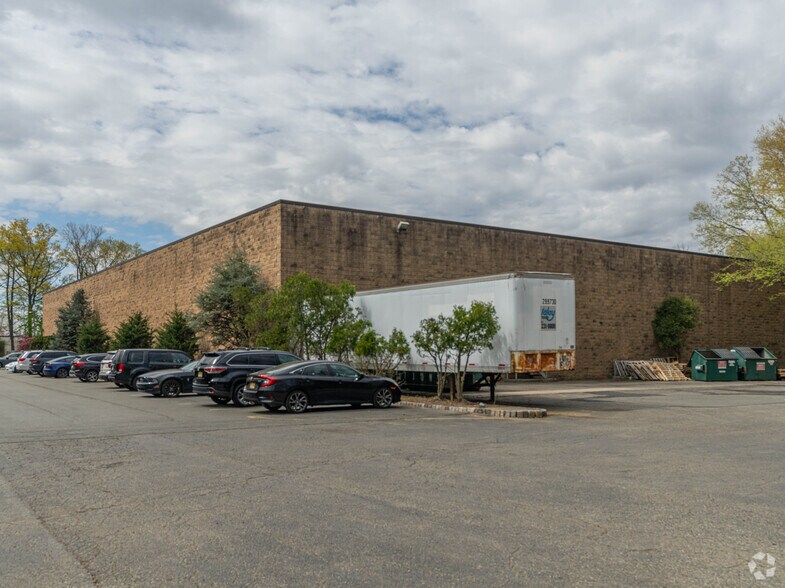 More Photos Of 3 Sperry Rd, Fairfield Distribution For Lease