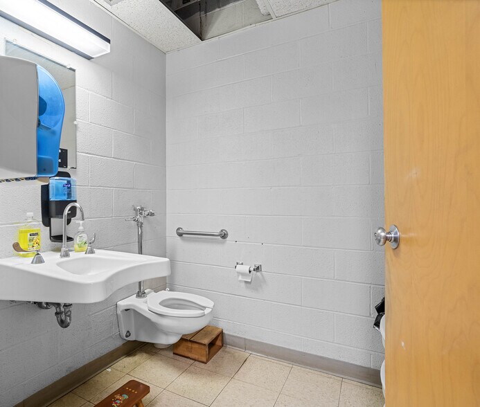 More Photos Of 94 Hospital St, Ridgway Specialty For Sale