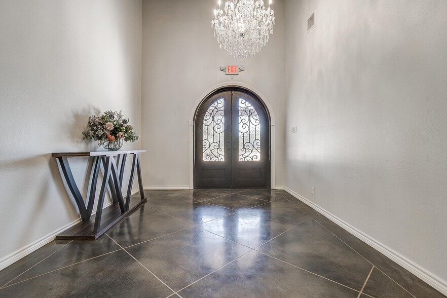 More Photos Of 1524 S Broadway St, Joshua Lodge Meeting Hall For Lease