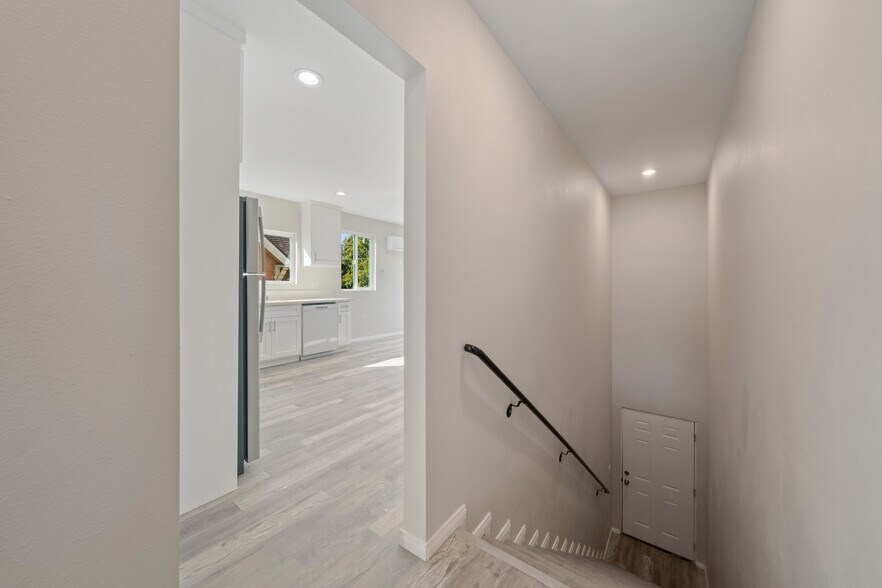 More Photos Of 324 W 51st St, Los Angeles Apartments For Sale