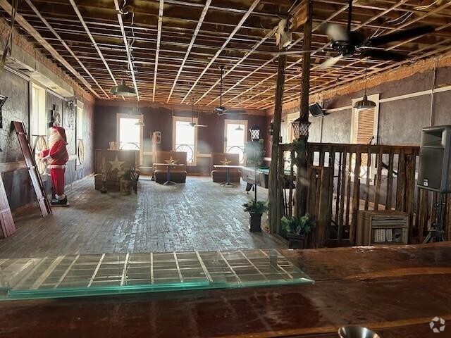 More Photos Of 107 N Kent St, Gorman Storefront Retail Residential For Sale