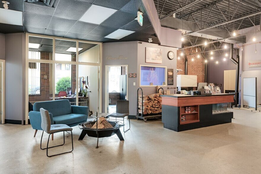 More Photos Of 2695 Quadra St, Victoria Storefront Retail Office For Lease