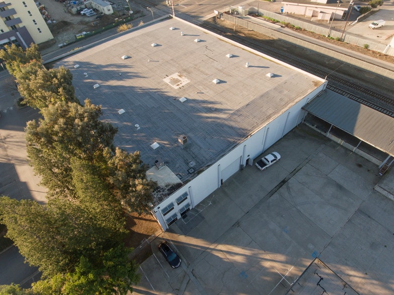 More Photos Of 165 E 10th St, Gilroy Distribution For Lease