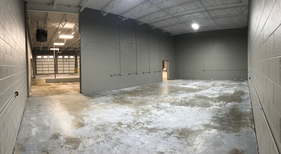 More Photos Of 2811 E 49th St, Chattanooga Showroom For Lease