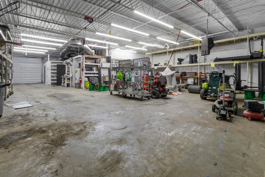 More Photos Of 2214-2228 E 44th St, Indianapolis Warehouse For Sale
