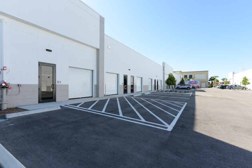 More Photos Of 230 N Congress, Lake Park Flex For Lease