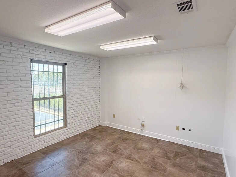 More Photos Of 10441 Mammoth Ave, Baton Rouge Warehouse For Lease