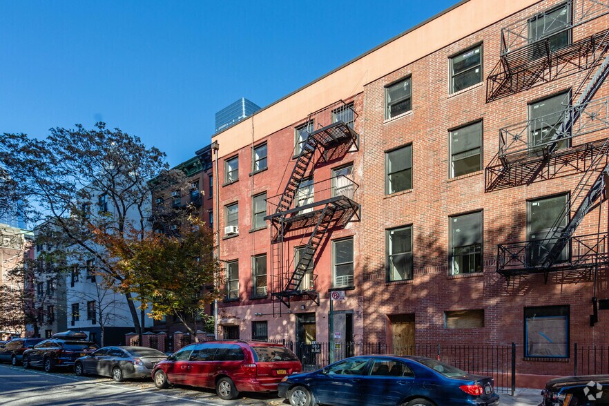 More Photos Of 301 W 29th St, New York Apartments For Lease