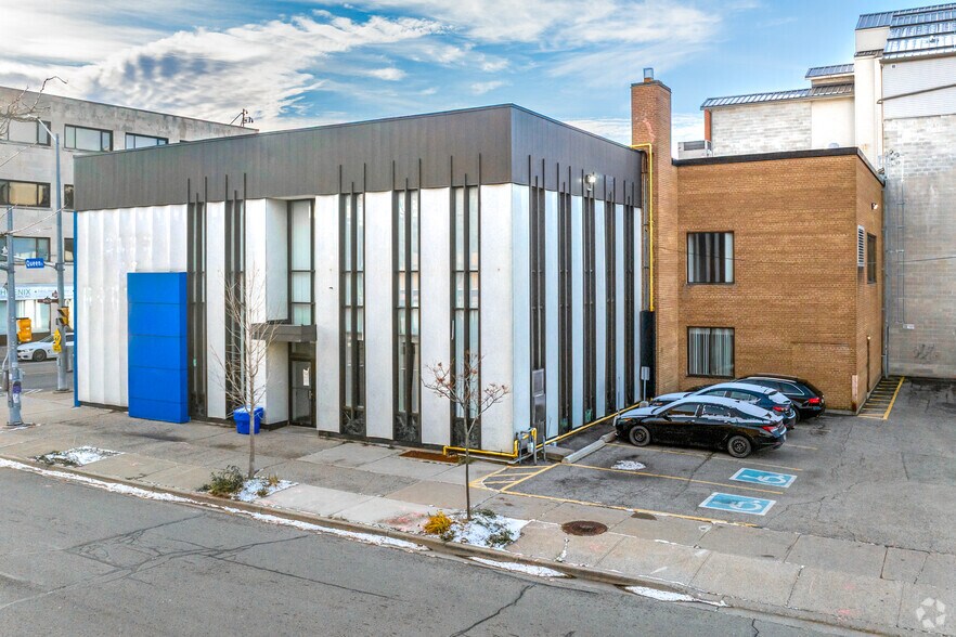 More Photos Of 31 King St, St Catharines Bank For Lease