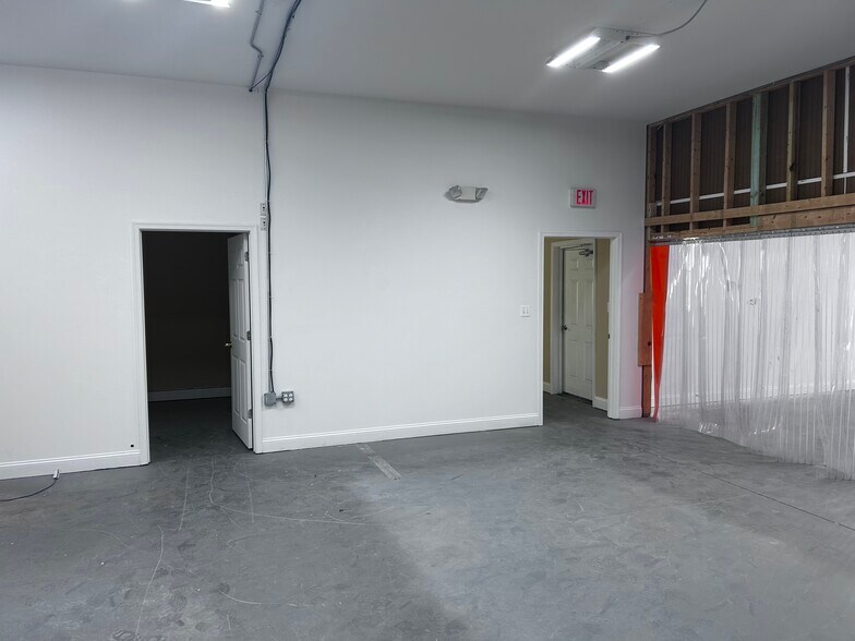 More Photos Of 6008 Fair Oaks Dr, Frederick Flex For Lease