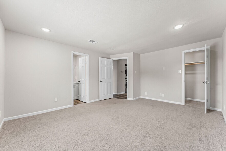 More Photos Of 6640 W Montgomery Rd, Houston Office For Sale