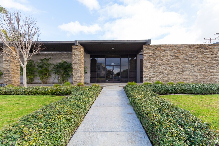 Primary Photo Of 1803-1811 Carnegie Ave, Santa Ana Unknown For Lease