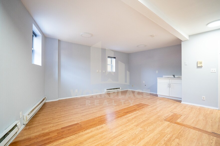 More Photos Of 1554 63rd St, Brooklyn Warehouse For Lease