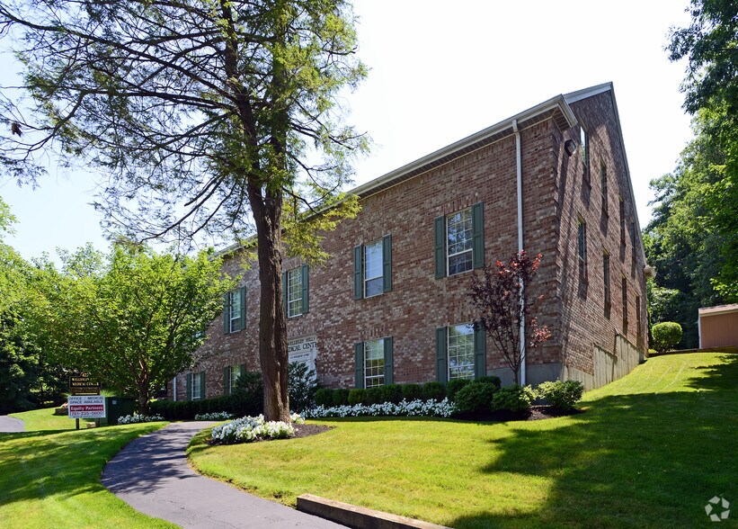 More Photos Of 422 Worcester St, Wellesley Medical For Lease