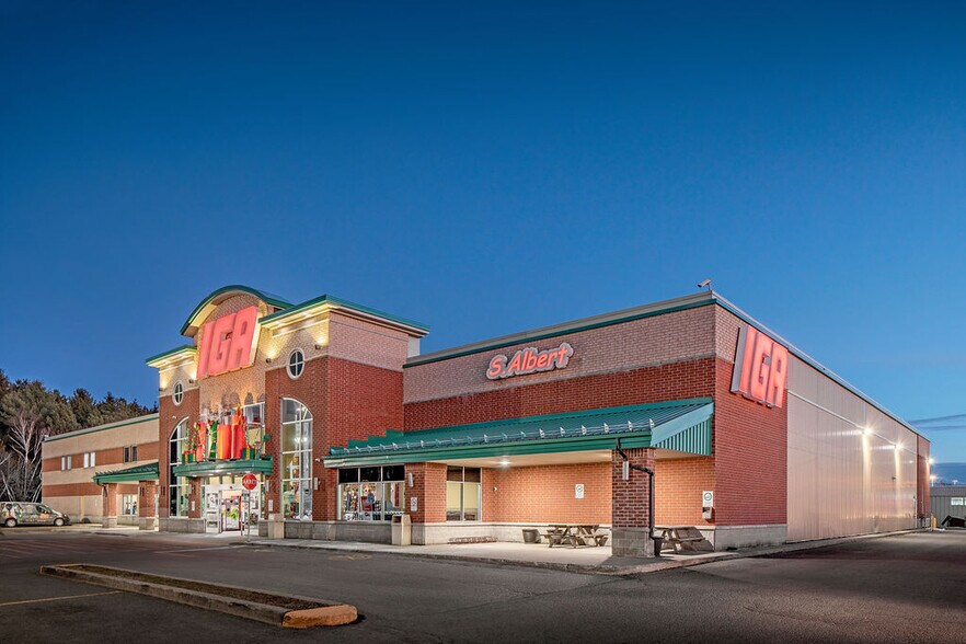 Primary Photo Of 465 Av Bethany, Lachute General Retail For Lease