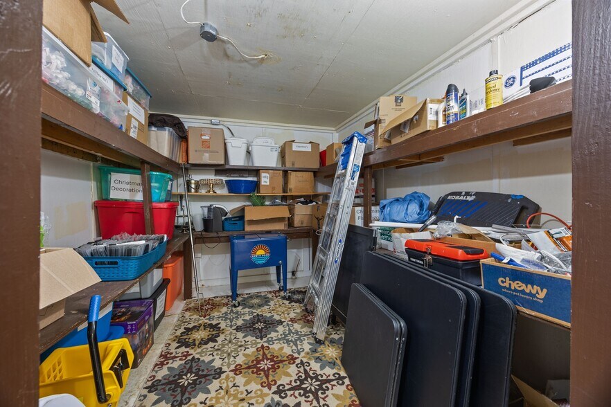 More Photos Of 1108 S Salisbury, Spencer Freestanding For Sale