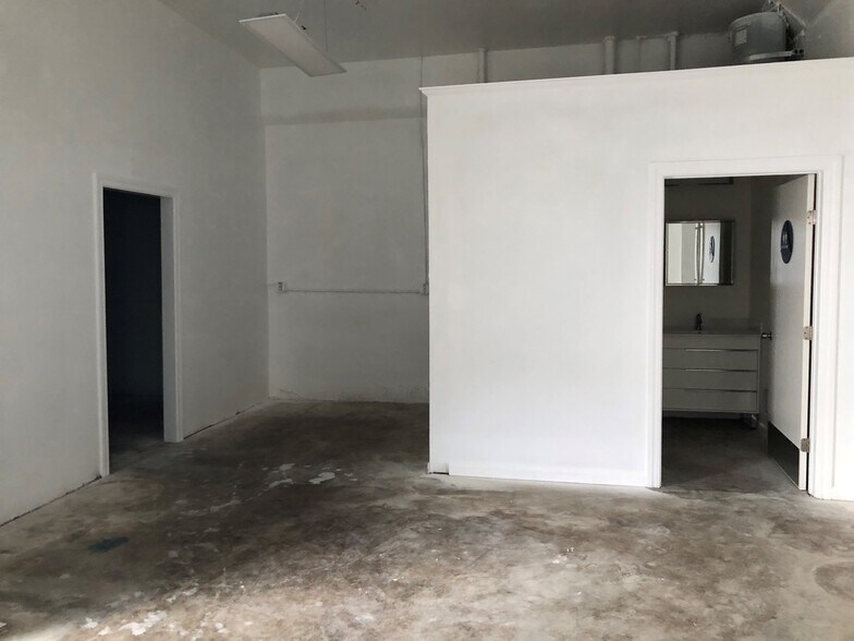 More Photos Of 11830 Foothill Way, Oakland Flex For Lease