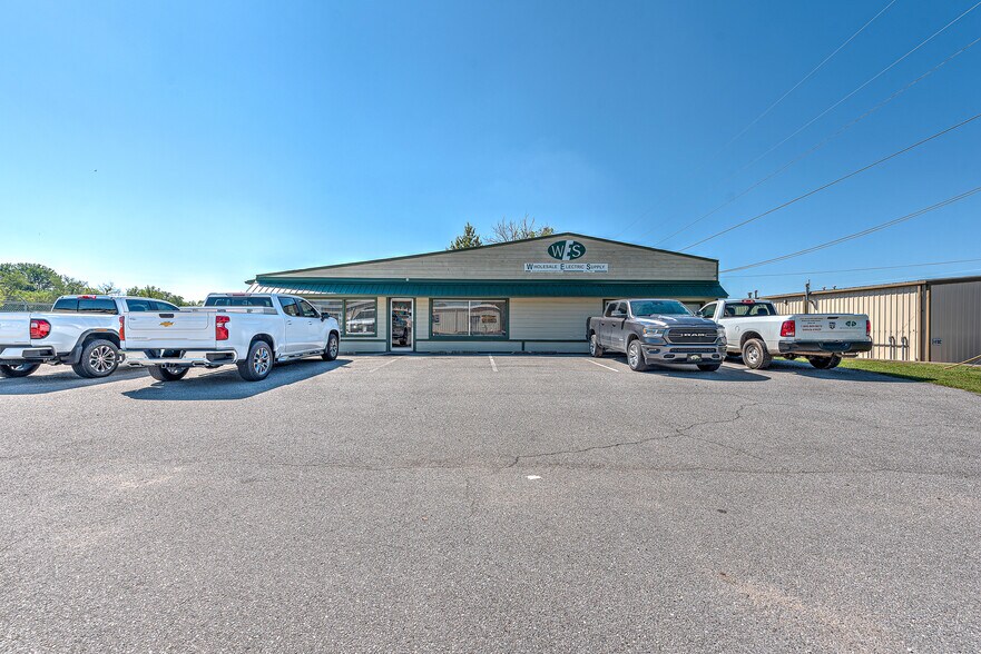 More Photos Of 1520 E Main St, Siloam Springs Storefront For Sale
