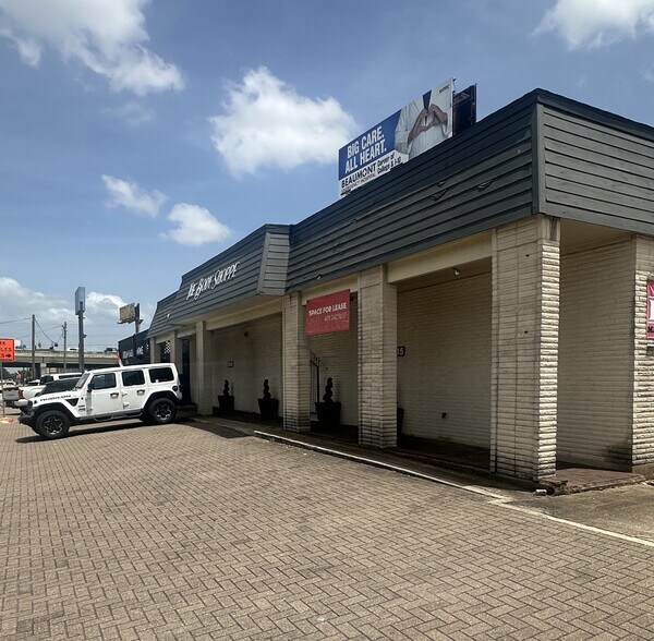 More Photos Of 335 I-10, Beaumont Restaurant For Sale